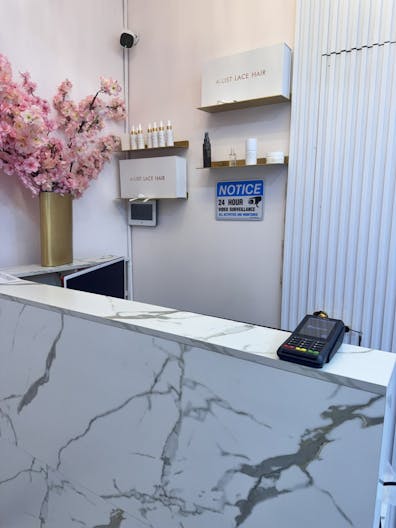 Elegant Pink Venue in Downtown NYC: Ideal for Glam Services & Stylish Events - Image 3