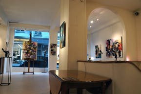Sophisticated Gallery near Le Bon March� - Image 2