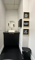 LARGE PRIVATE SALON STUDIO SPACE - Image 9