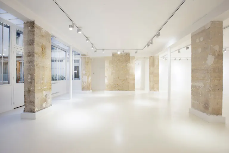 Showroom in Vibrant Le Marais - Image 3