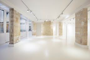 Showroom in Vibrant Le Marais - Image 3