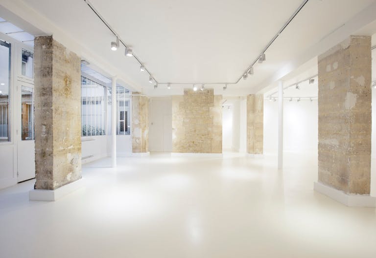 Showroom in Vibrant Le Marais - Image 3