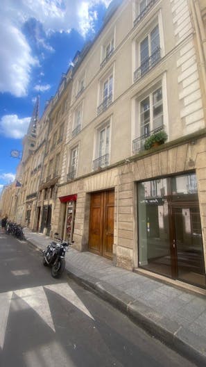 AU COEUR DE L'ILE SAINT LOUIS - Image 1