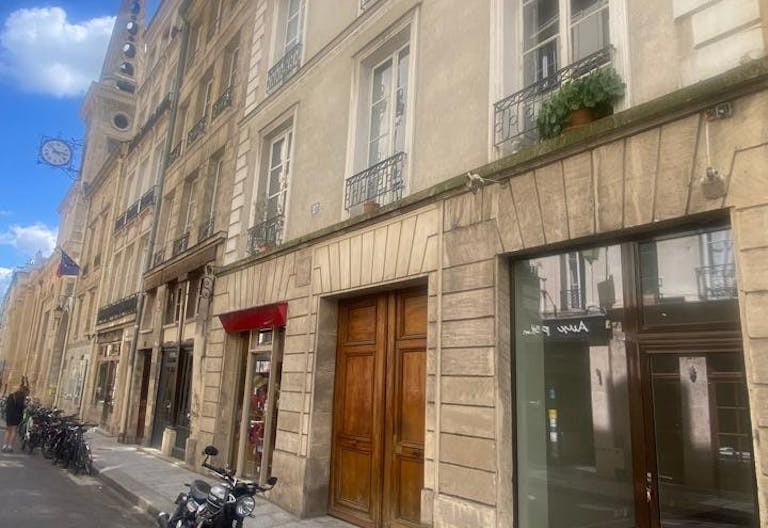 AU COEUR DE L'ILE SAINT LOUIS - Image 1