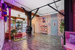 Cute n Unique Arts District Hair Salon / Booth Rental / Hairstylists, MUA, Lashes, Nail Techs - Image 4