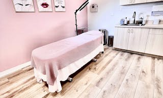 Cute Pink PMU/Lashes/Tattoo suite for rent - Image 2