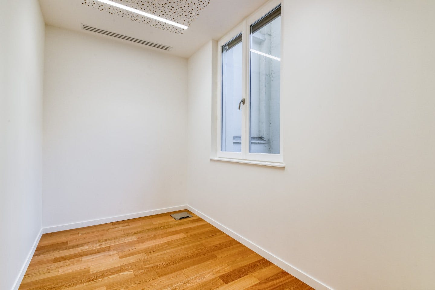 345 sqm Event and Showroom Space near Parc Monceau, Paris