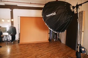 Artistic Studio with natural light and more - Image 1