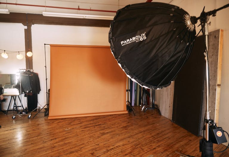 Artistic Studio with natural light and more - Image 1