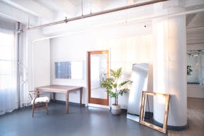 DTLA open space with Rattan Daybed Decor 1,150sf - Image 4