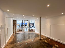 Boutique éphémère - Pop up store - rue des Abbesses - Image 3