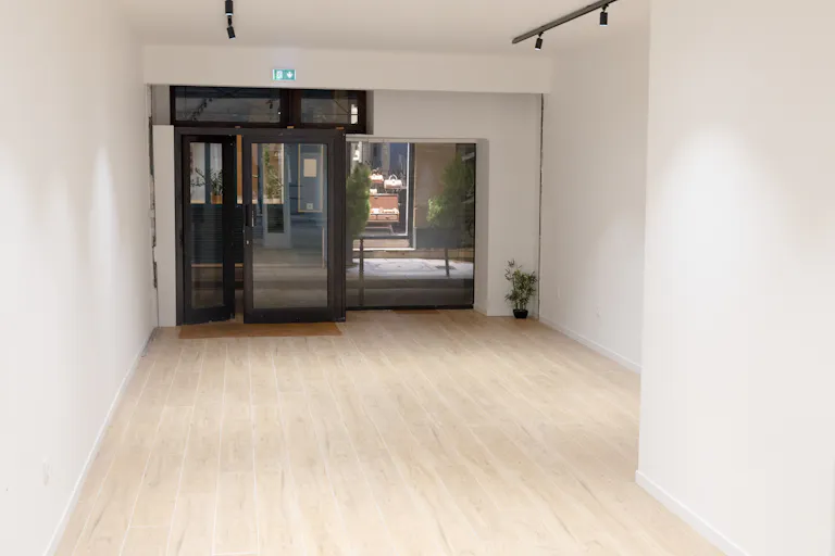 Élégant Showroom Boutique Ephémère in Paris - Image 0