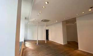 Grande boutique face au canal Saint-Martin - Image 2