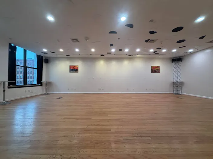 Entire Floor in SOHO with 2 extra rooms! - Image 4