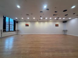 Entire Floor in SOHO with 2 extra rooms! - Image 4