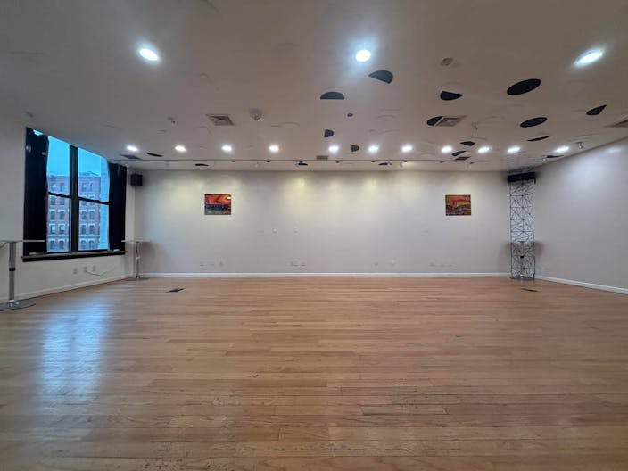 Entire Floor in SOHO with 2 extra rooms! - Image 4