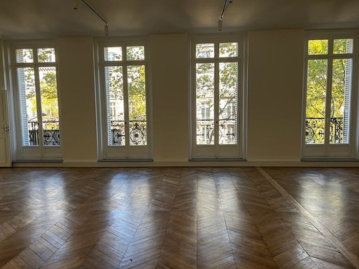 Elegant Apartment Haussmann Boulevard - Paris 8th - Image 2
