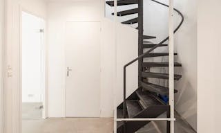 A Bright and Versatile Gallery in the Heart of Le Marais - Image 2