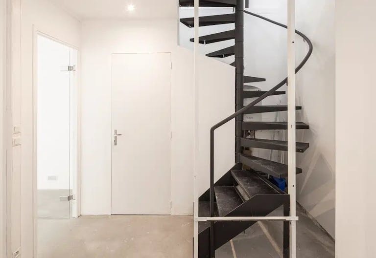 A Bright and Versatile Gallery in the Heart of Le Marais - Image 2