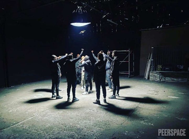 D�cor/Lieu de tournage: Entrep�t - Image 3