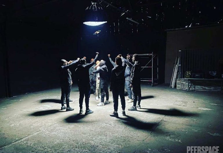 D�cor/Lieu de tournage: Entrep�t - Image 3