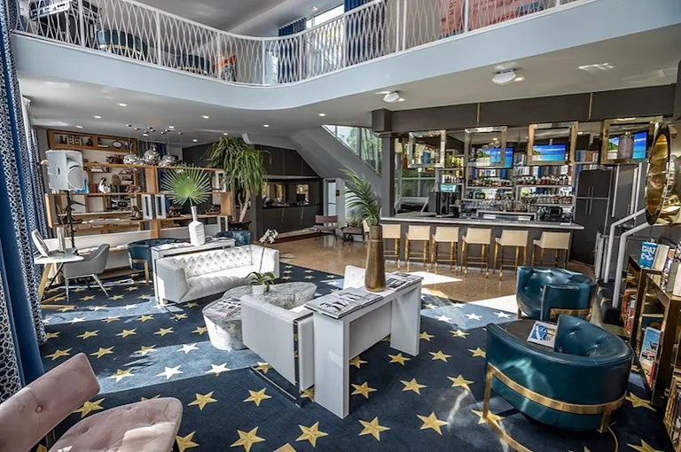 Stunning Hotel at South Beach with all amenities for your event - Image 2