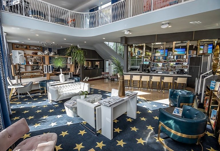 Stunning Hotel at South Beach with all amenities for your event - Image 2