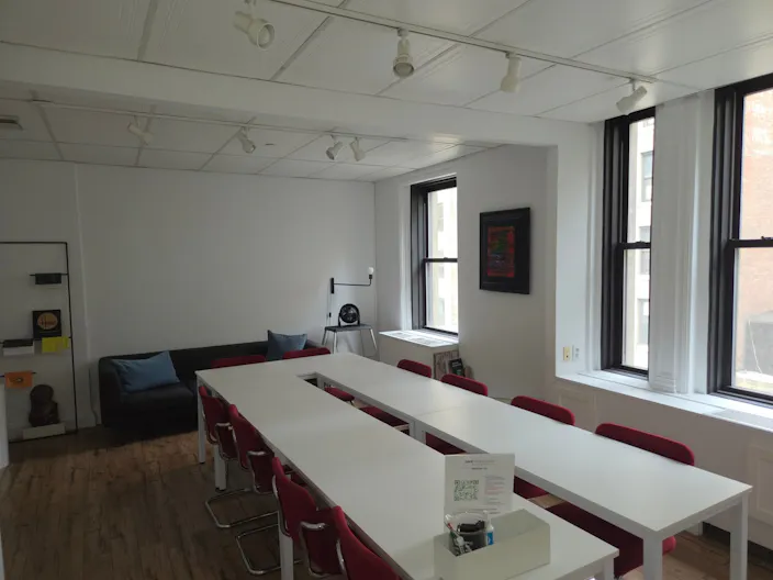 Spacious Conference Room on 5th Avenue - Image 3