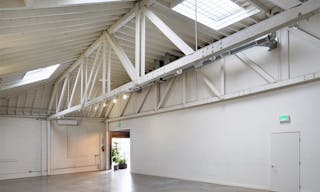 Beautiful Warehouse in South Park - Image 8