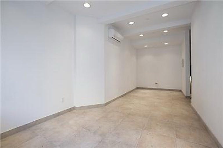 Storefront white box in East Village - Image 2