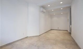 Storefront white box in East Village - Image 2