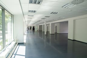 Striking Corner Space on Karl-Liebknecht-Straße with Full-Glass Frontage - Image 13