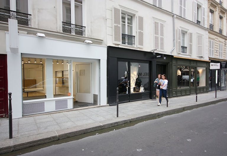 White box pop-up space Rue Debelleyme - Image 1
