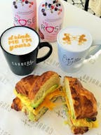 Charming Paris & NYC style cafe - Image 10