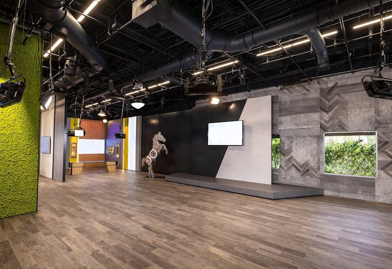 High-End Private Studio with Versatility - Image 1