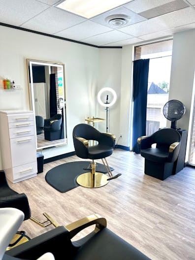 Luxury Salon Oasis in Houston - Image 1