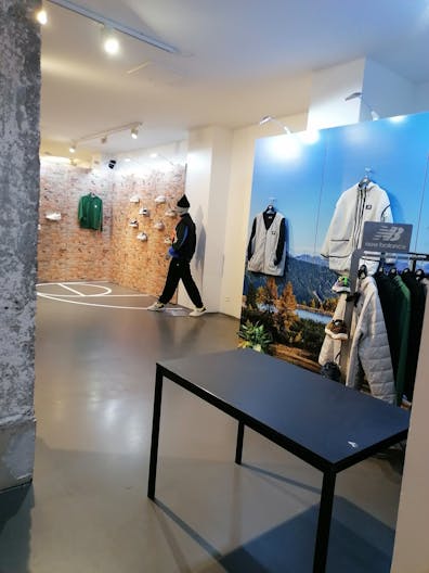 Creative Le Marais Retail Space - Image 1