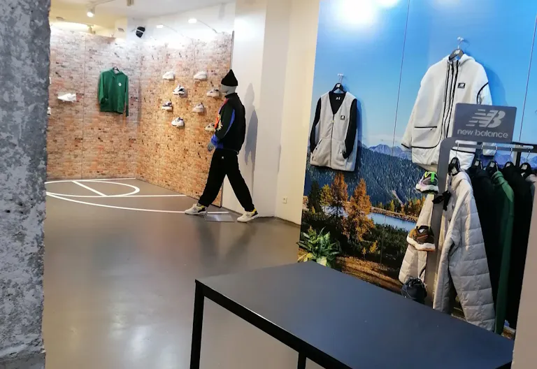 Creative Le Marais Retail Space - Image 1