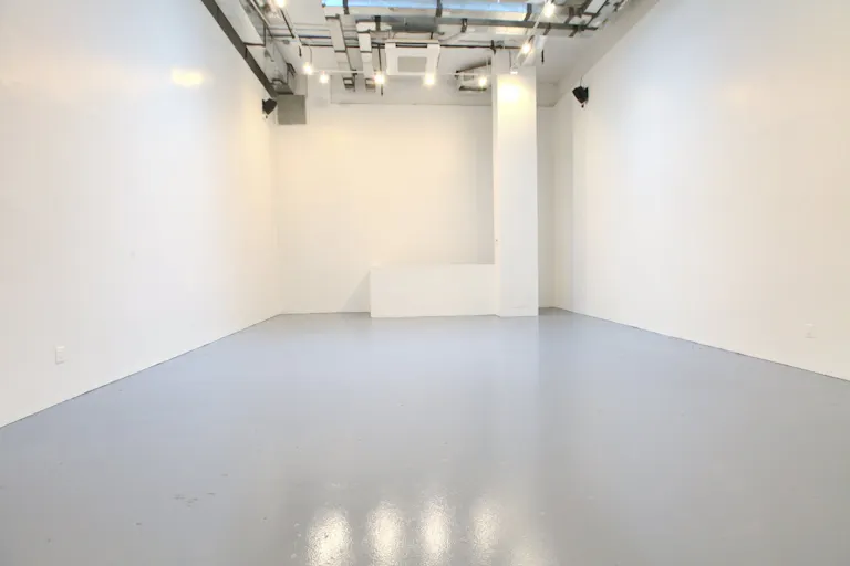 Street Level Contemporary Gallery in Chelsea - Image 2