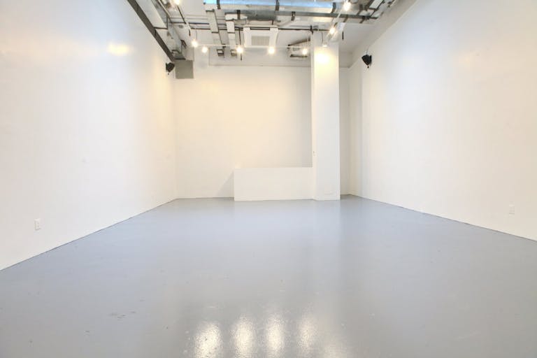 Street Level Contemporary Gallery in Chelsea - Image 2