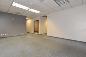 Clean Office Space - Image 5