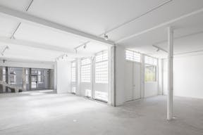 Large Showroom Rue Froissart - Image 9