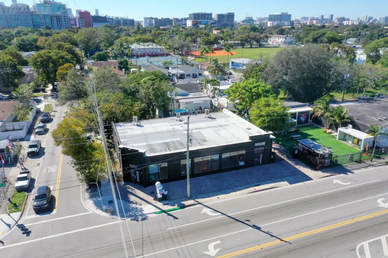 SHOWROOM GALLERY IN WYNWOOD/MIDTOWN - Image 4