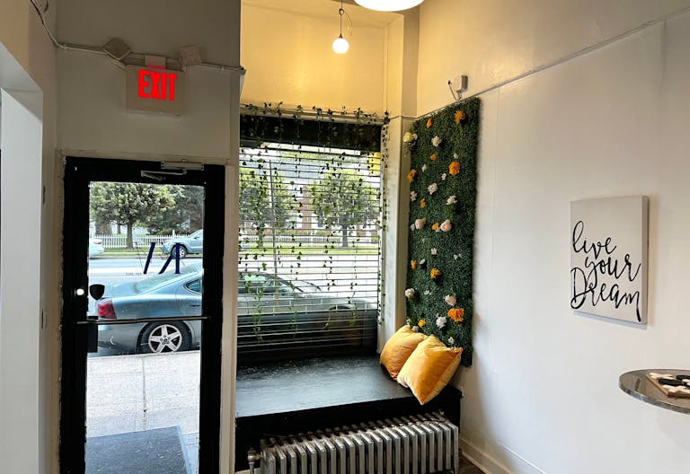 Quaint Meeting Space in Essex County - Image 3