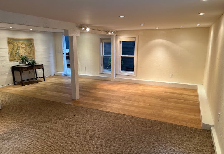 A modern retail space with attached garden and garden office - Image 1