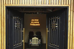 Lounge + Photography Studio - Image 1