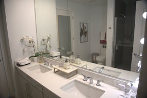 Luxury Loft with Natural Lighting Available for Small Intimate Parties - Image 9