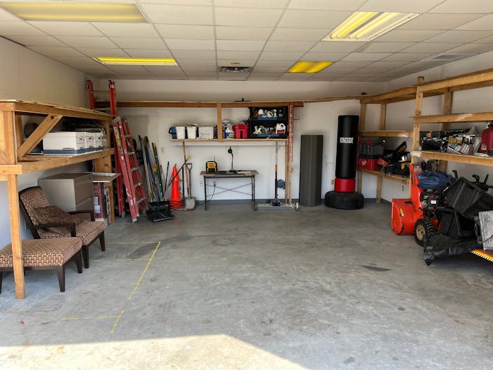 Artist Workshop/Commercial Garage- Utilities included - Image 0