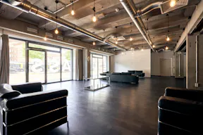Large Retail & Experience Floor Near Alexanderplatz - Image 2