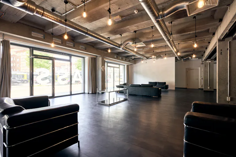 Large Retail & Experience Floor Near Alexanderplatz - Image 2